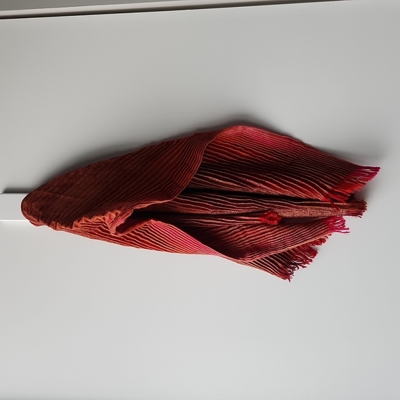 Vintage Accessories - Vintage Plissé Metallic Scarf